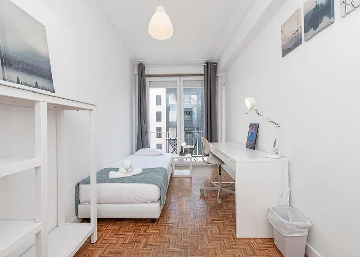 Houze Spacious Near Marques De Pombal Лиссабон